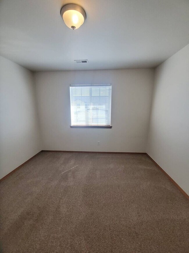 Building Photo - 1306 S Skyline Dr