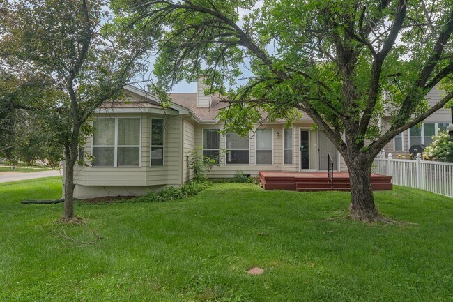 Building Photo - 16944 Hickory Crest Dr