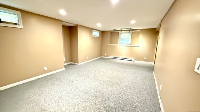 Building Photo - 28 Walcott Green
