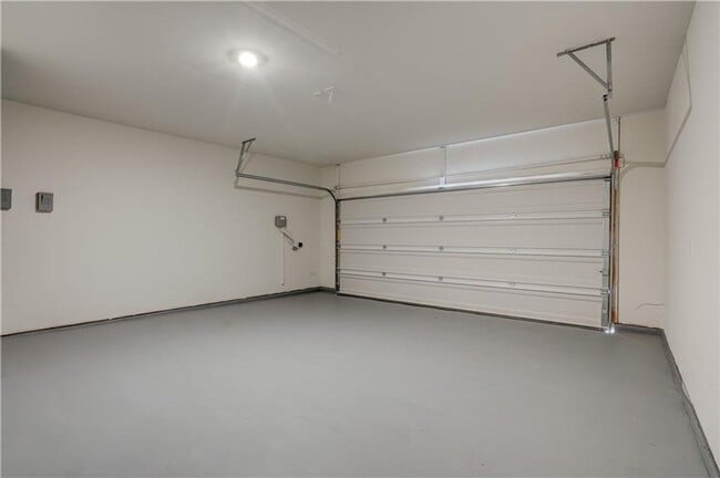 Building Photo - 14500 Fitzgibbon Dr