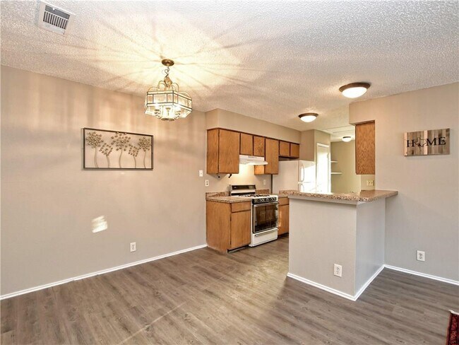 Building Photo - 5401 Spring Meadow Rd