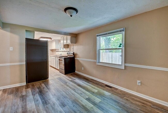 Building Photo - 2999 Clover Dr