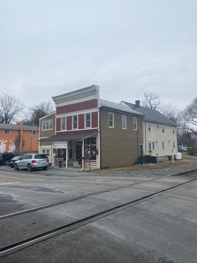 Building Photo - 114 E Main St