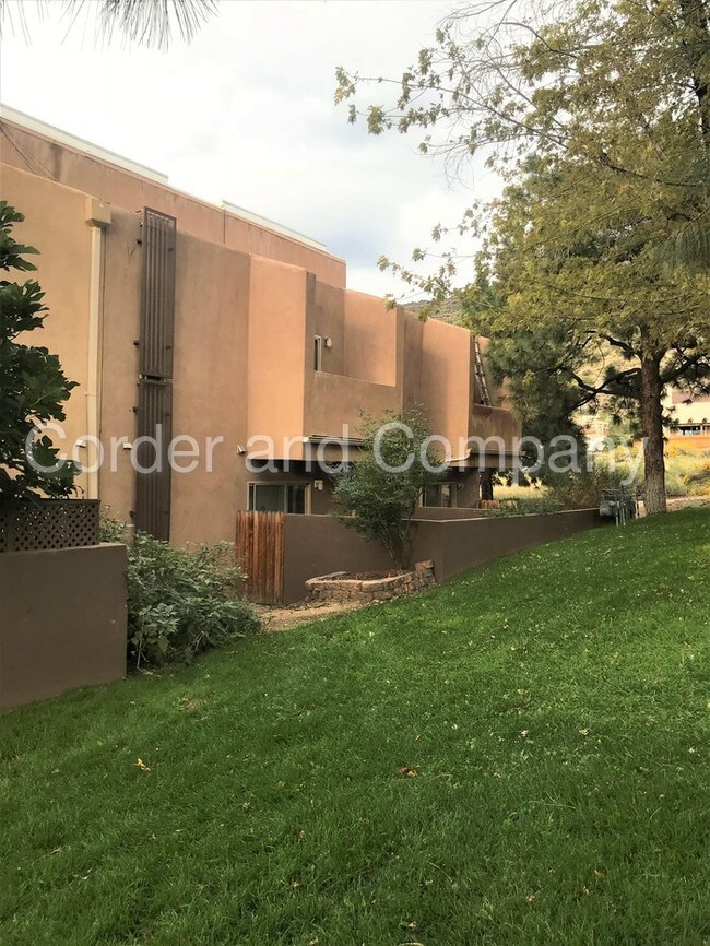 Building Photo - Available Now ! At The Pointe Condominiums