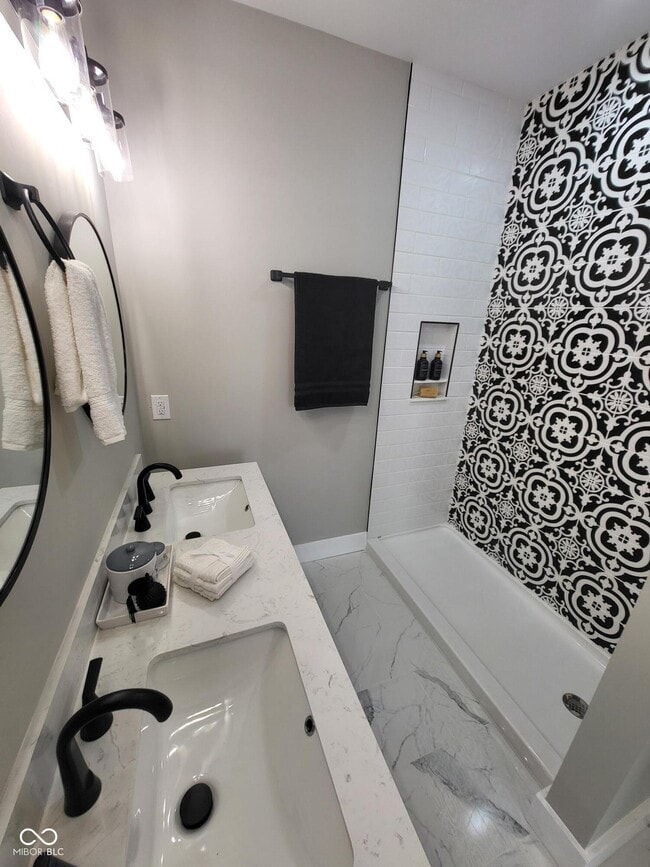 Building Photo - 822 N Gray St