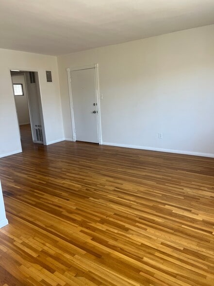 Building Photo - 3426 Mentone Ave