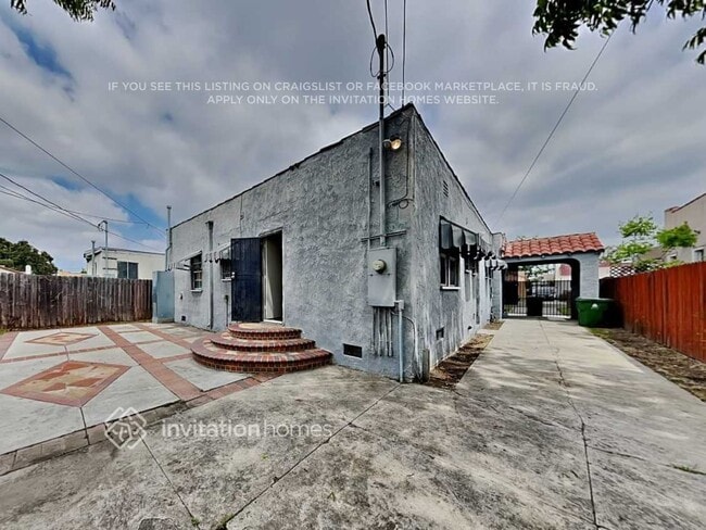 Building Photo - 2062 W 65th St