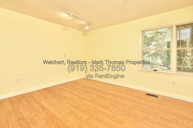 Building Photo - 102 Mallard Ct