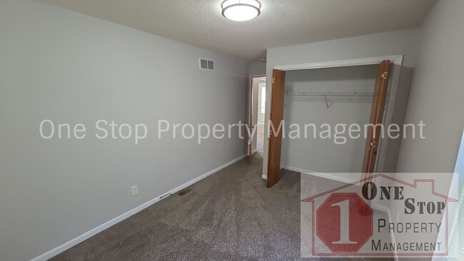 Building Photo - 606 S Fairview Ave