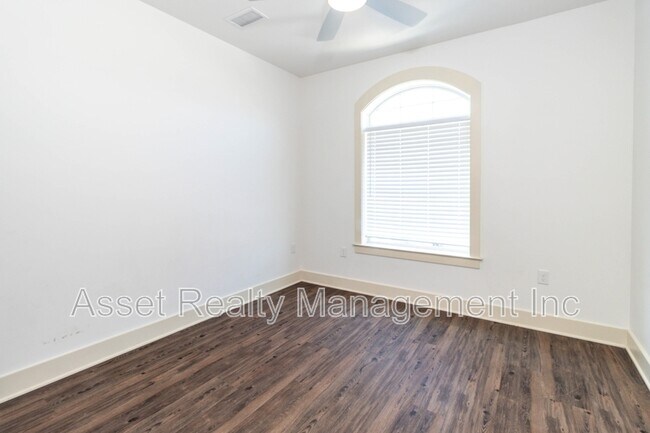 Building Photo - 1110 Franck St