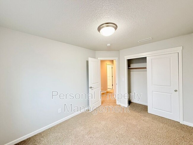 Building Photo - 5840 NE 56th Pl