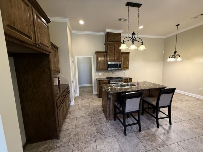 Building Photo - Charming 3 Bedroom Home in Willowbrook Sub...