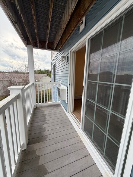 Building Photo - 9 Jenna Ln