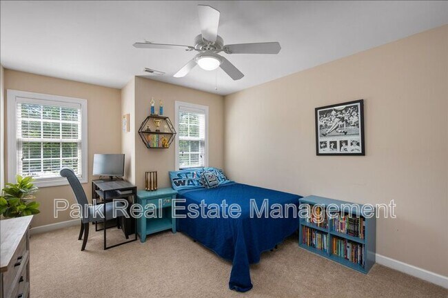 Building Photo - 221 Towne Ridge Ln