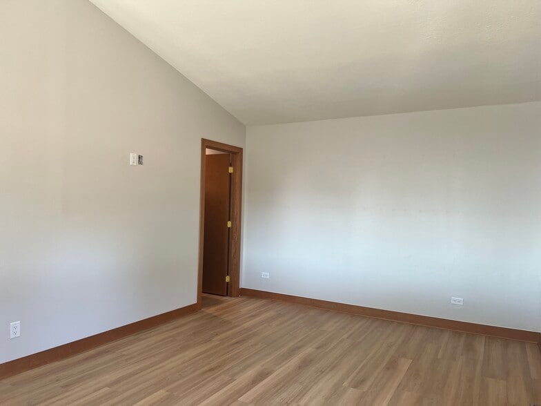Loft Bedroom - 90 1st St SE