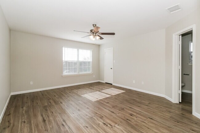 Building Photo - 208 Rinehardt St