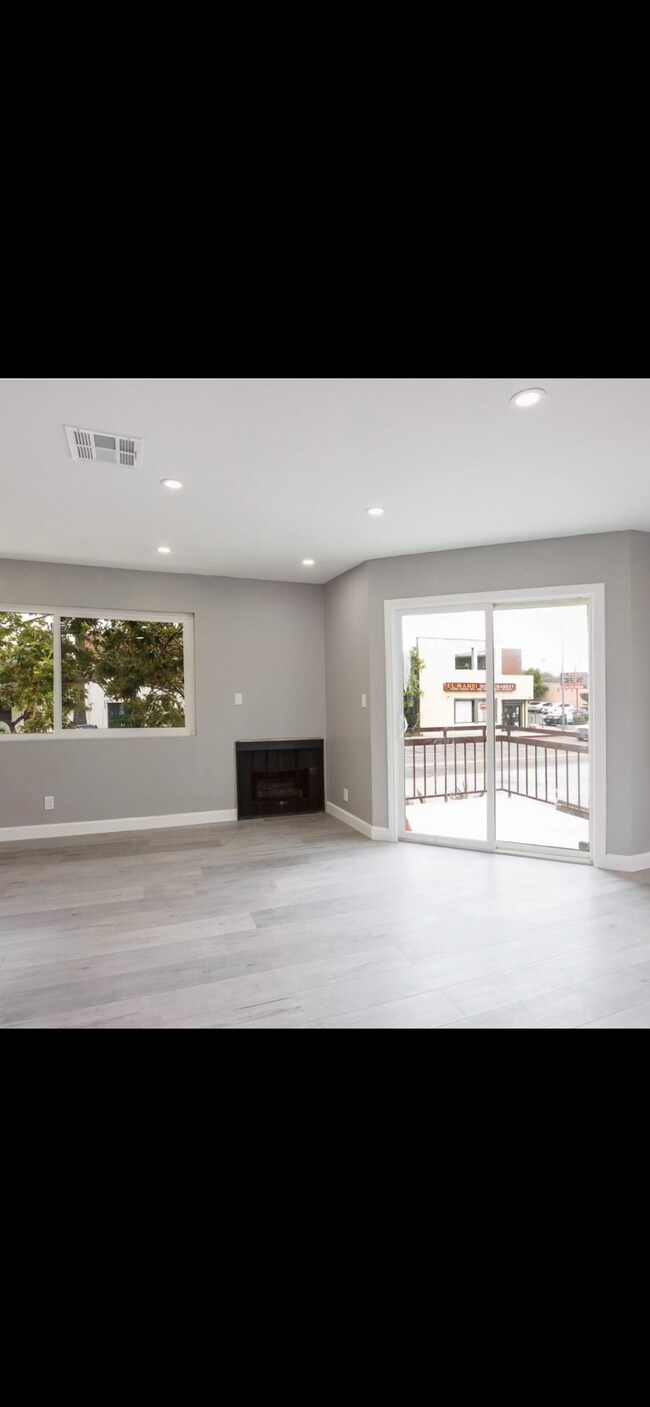 Building Photo - 1031 Mariposa St