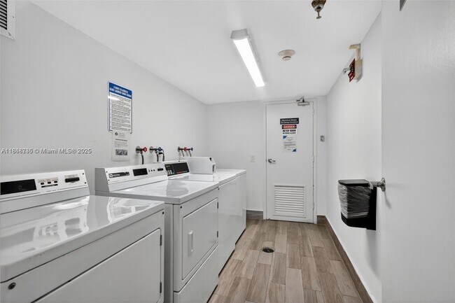 Building Photo - 9511 Collins Ave