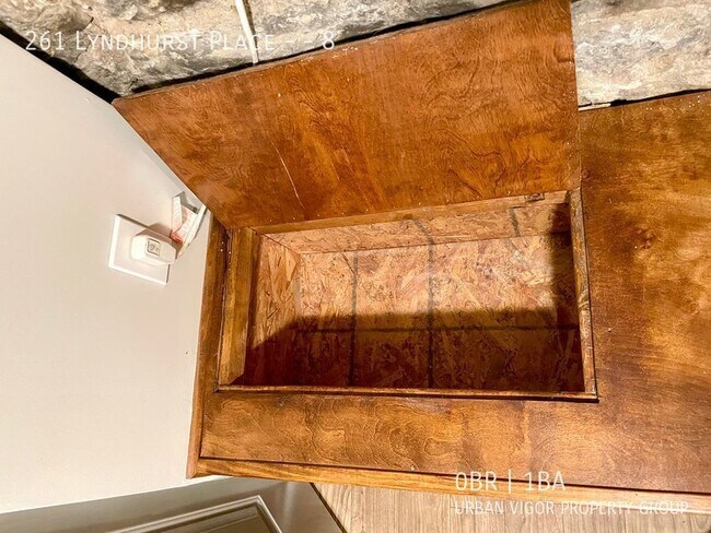 Building Photo - 261 Lyndhurst Pl