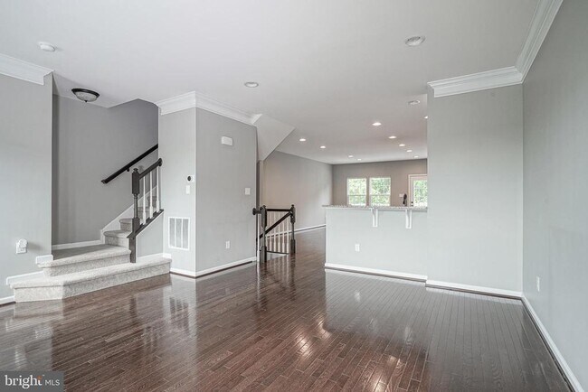 Building Photo - 1048 Regency Pl