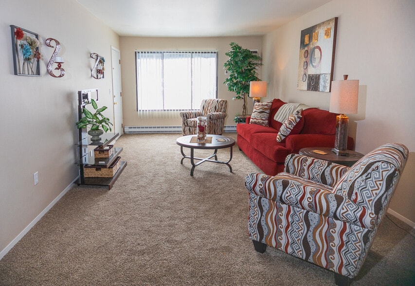 Living Room - Silver Lake Apartments – Comfort, Convenience & Community in Portage, WI