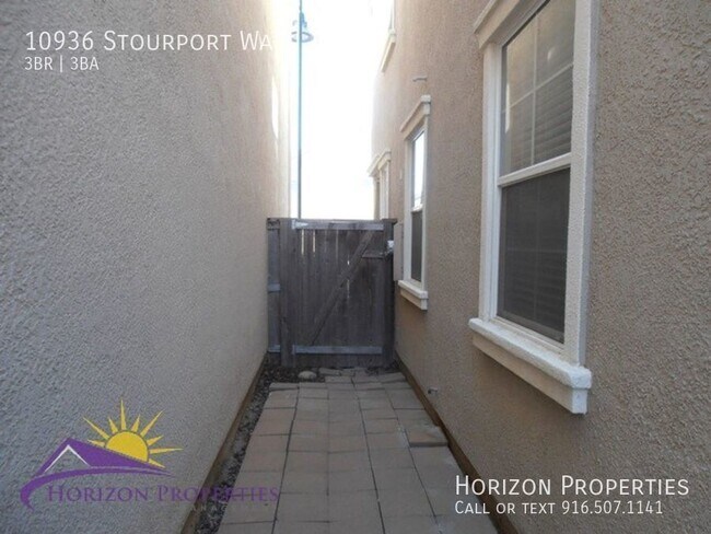Building Photo - Modern Two-story 3 Bed 2.5 Bath 1,374 sqft...