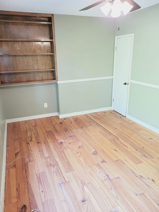 Building Photo - 984 Shades Crest Rd