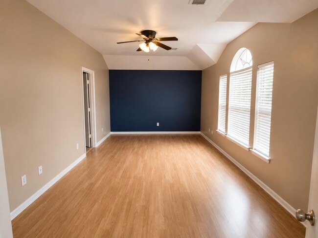 Building Photo - 5118 Littleneviss Dr