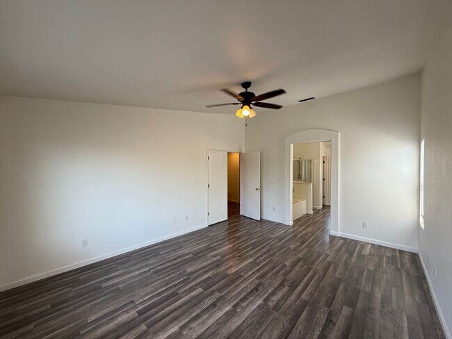 Building Photo - 4-bedroom two story home in Sylvan School ...