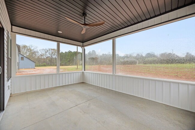 Building Photo - 345 Lake Farm Dr