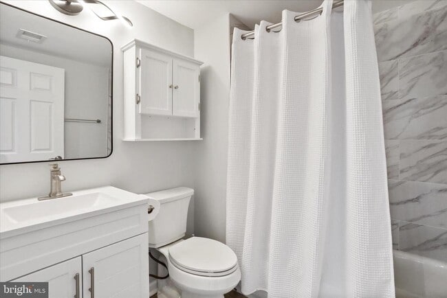 Building Photo - 408 Blue Ridge Ave NE