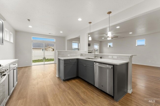 Building Photo - 513 Stanley Lake St