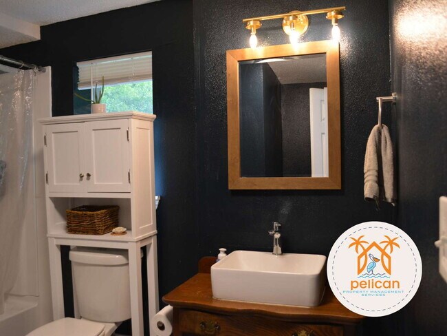 Building Photo - Beautiful home for rent on a spacious corner lot with a fantastic layout!