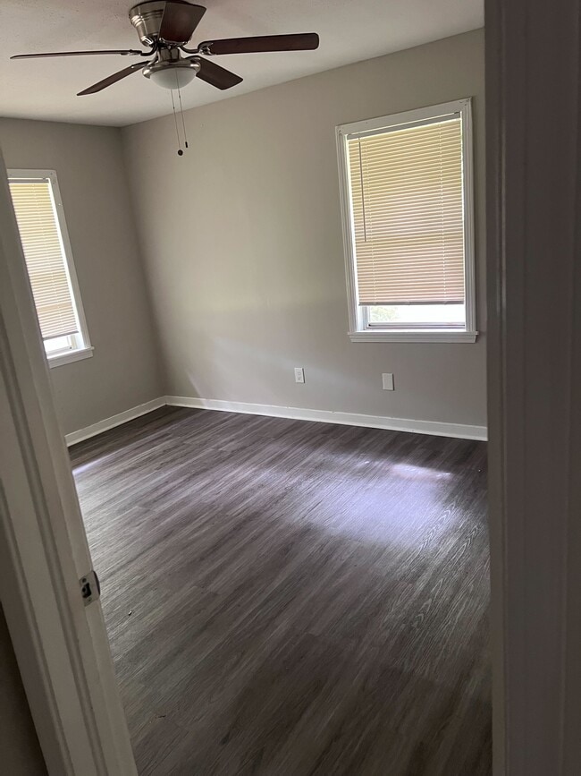 Building Photo - 827 Berwood Dr