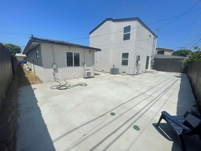 Building Photo - 4BD/2BA House on 63rd!