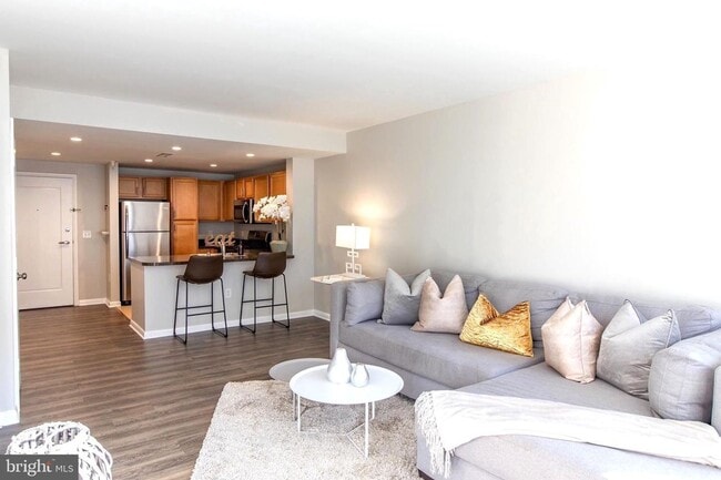 Building Photo - Bright Large 1BR with Parking, Minutes from Waterfront Metro!
