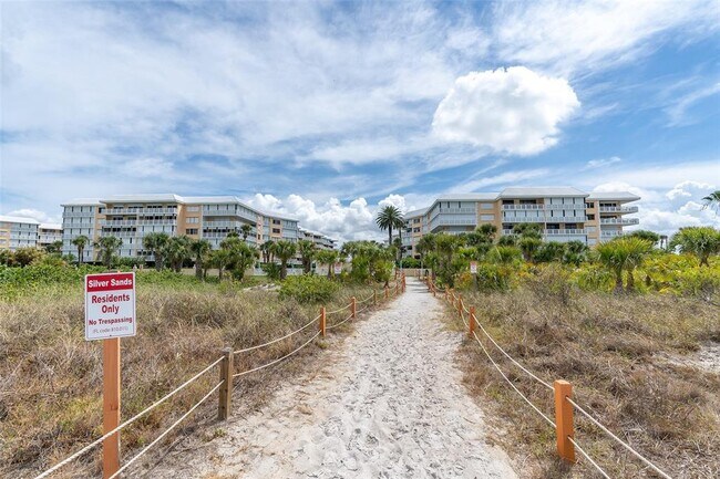 Building Photo - 6500 Sunset Way