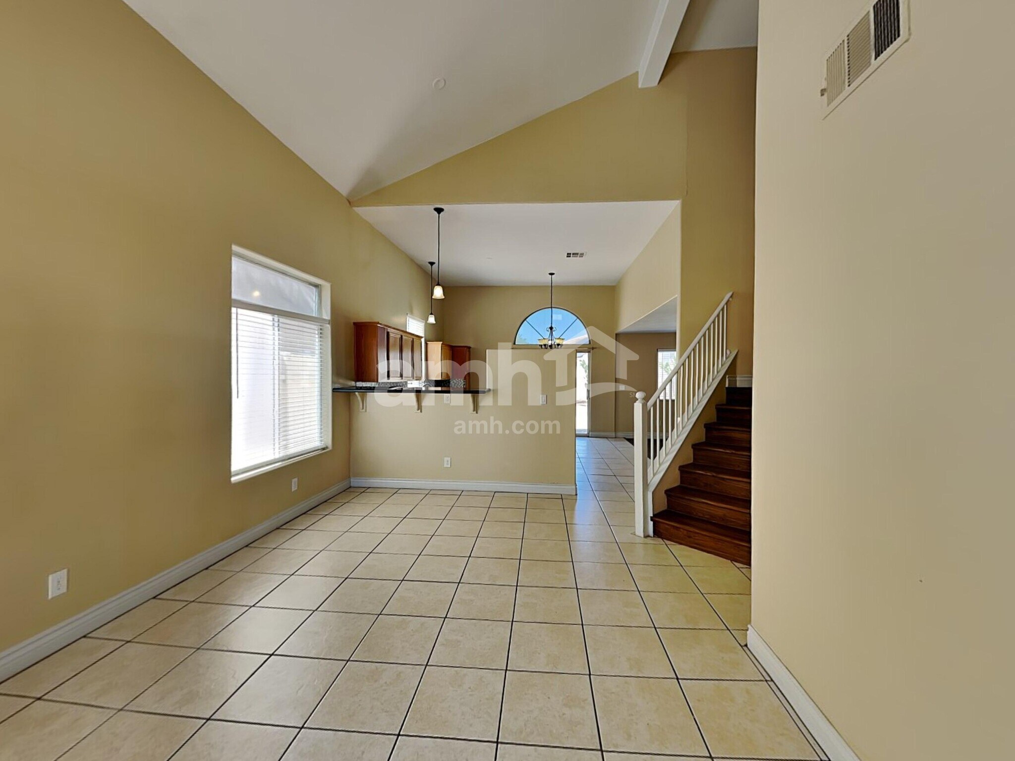 Building Photo - 203 Mariposa Way