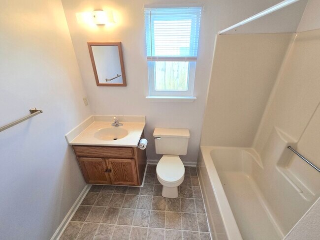 Building Photo - BEAUTIFUL 3-BED, 2-BATH HOME ON THE LAKE I...