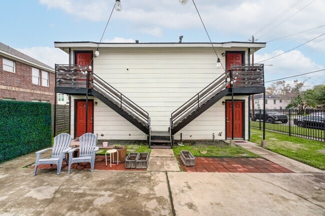 Building Photo - 2720 Truxillo St