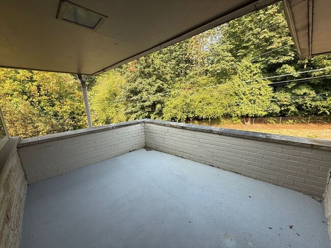 Building Photo - 2 Bedroom 2 Bathroom + Den Magnolia House!