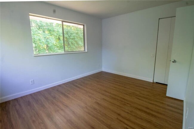 Building Photo - Move-in Ready!