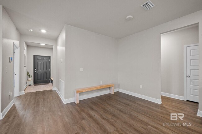 Building Photo - 30955 Semper Dr