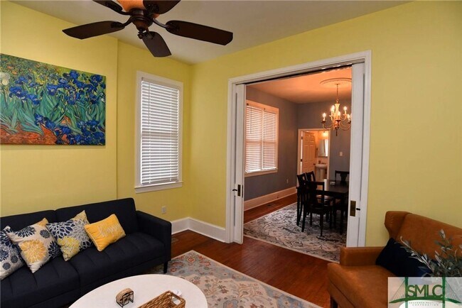 Building Photo - Spacious and fully furnished Victorian beauty