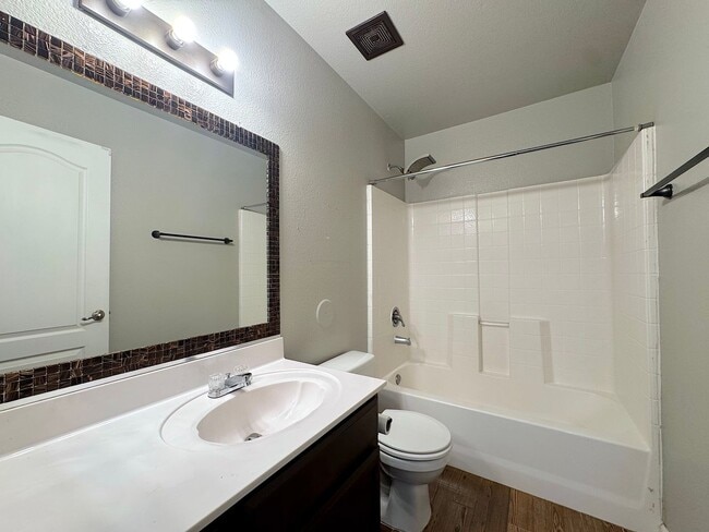 Building Photo - East El Paso 3bed/2bath Refrig A/C & Synthetic Lawn!