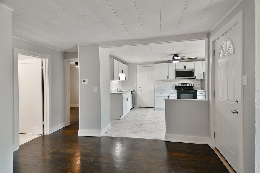Building Photo - 706 Wood Ave