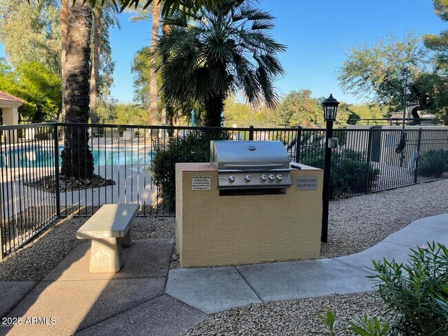 Building Photo - 4925 E Desert Cove Ave