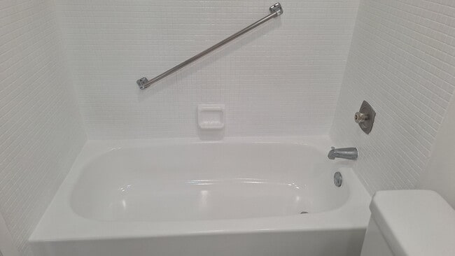 Building Photo - 120 Normandy Ln