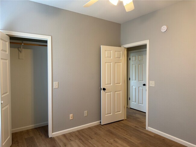 Building Photo - 1109 N Wren Dr