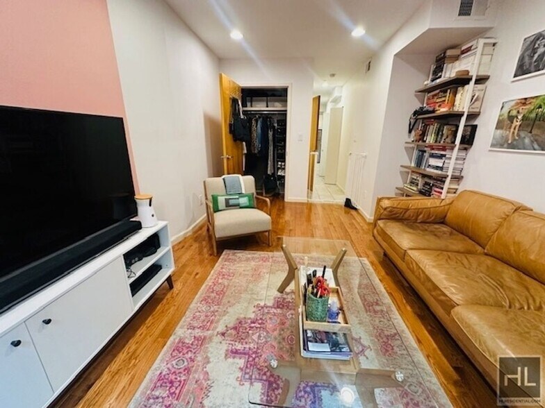 Building Photo - Luxury 1 Bedroom Duplex with Private Outdo...